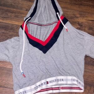 tommy hilfiger cropped hoodie